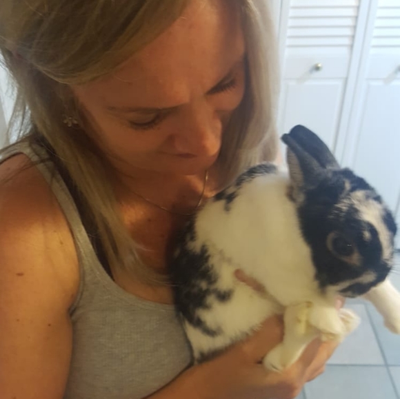 Meet your Posher, Adriana - Picture 3 of 5